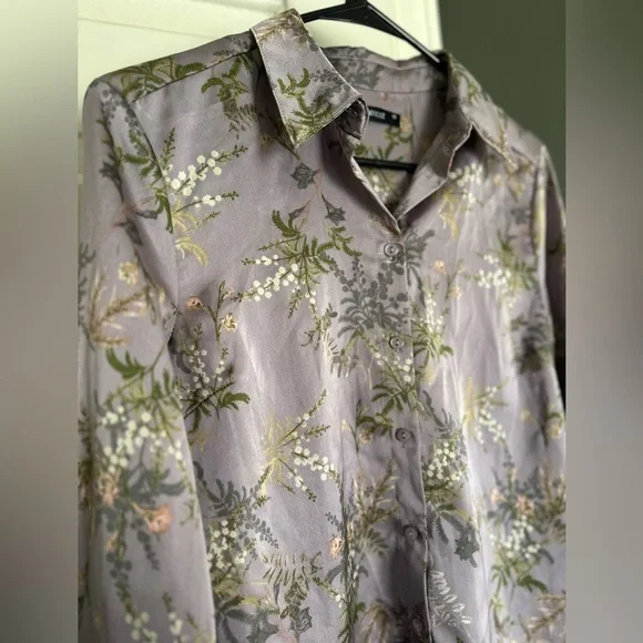 Gina Tricot Silky Floral Satin Button Down Blouse Lavender Purple Bell Sleeves - Picture 2 of 6